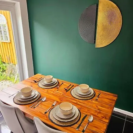 Homebird - Buckton House * Leeds (West Yorkshire)