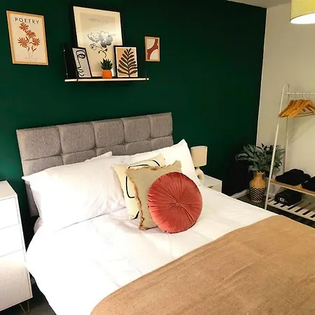 Homebird - Buckton House Holiday home *