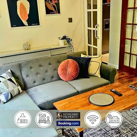 Holiday home 2 Large Bedroom House By Homebird Management Short Lets & Serviced With Private Parking & Garden *