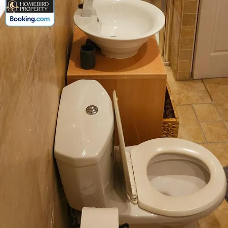 Holiday home 2 Large Bedroom House By Homebird Management Short Lets & Serviced With Private Parking & Garden