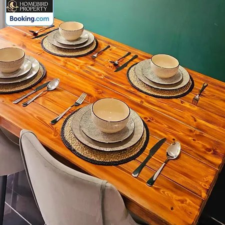 2 Large Bedroom House By Homebird Management Short Lets & Serviced With Private Parking & Garden * Leeds (West Yorkshire)