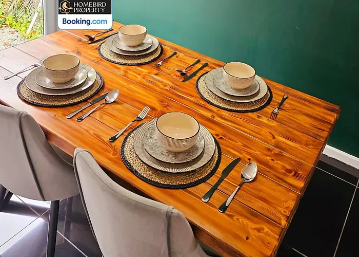 2 Large Bedroom House By Homebird Management Short Lets & Serviced With Private Parking & Garden * Leeds (West Yorkshire)