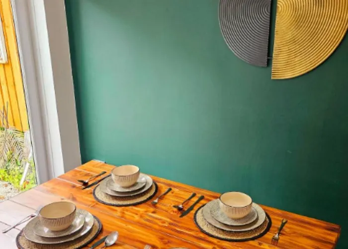 Dom wakacyjny 2 Large Bedroom House By Homebird Management Short Lets & Serviced With Private Parking & Garden Leeds (West Yorkshire)