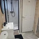 Holiday home 2 Large Bedroom House By Homebird Management Short Lets & Serviced With Private Parking & Garden *