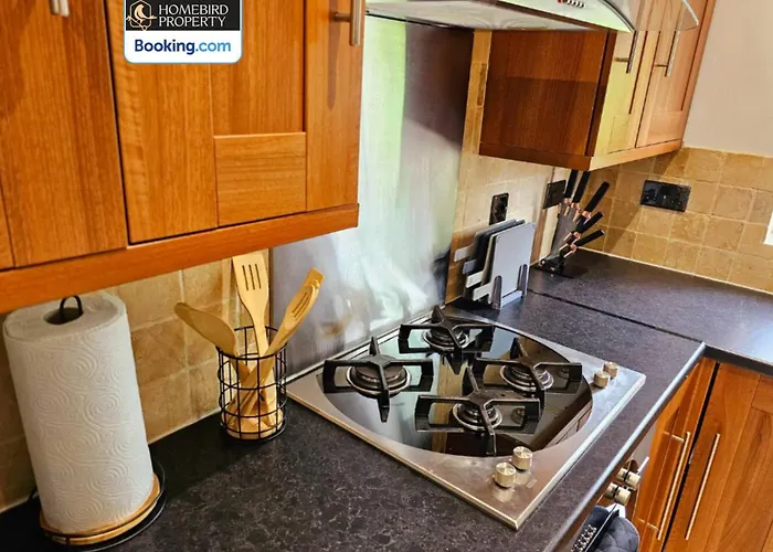 Holiday home 2 Large Bedroom House By Homebird Management Short Lets & Serviced With Private Parking & Garden